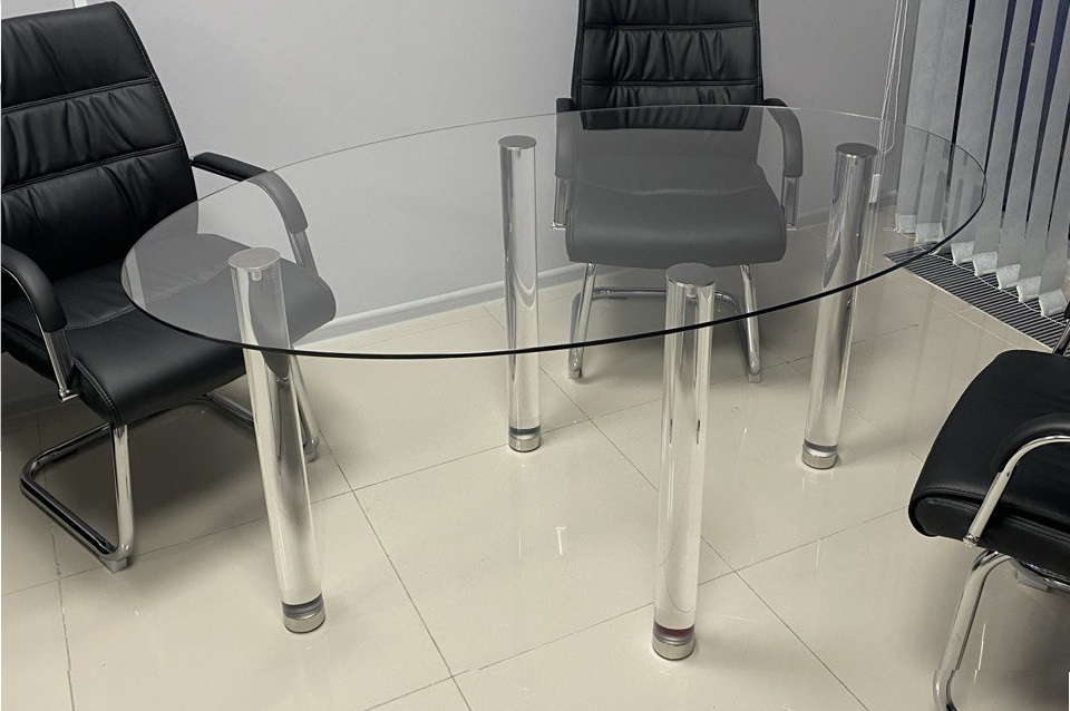 Столы и стулья